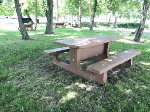 Fourniture de 4 tables de pique nique en béton - Saint Aignan - Sud Environnement